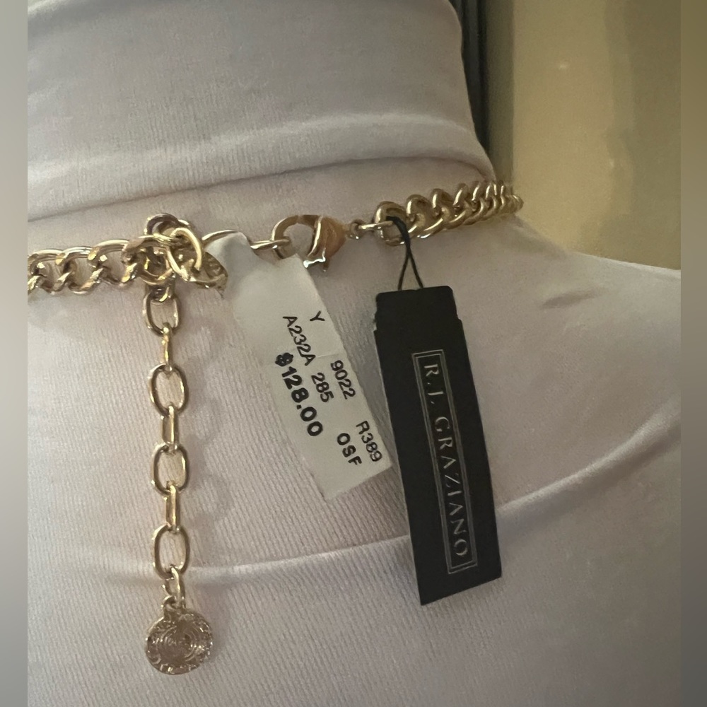 Cache statement Necklace - Picture 4 of 11